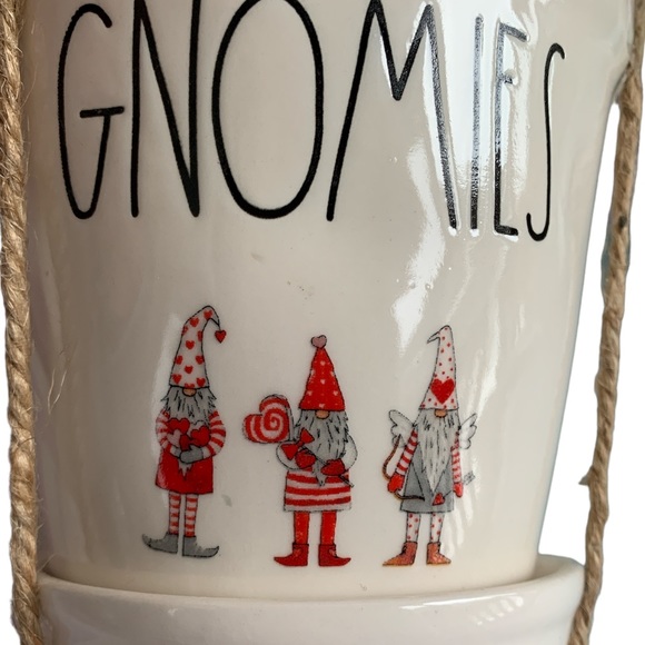 ❤️🌺❤️Rae Dunn GNOMES 5” high plant/flower pot ❤️🌺❤️ - Picture 3 of 3